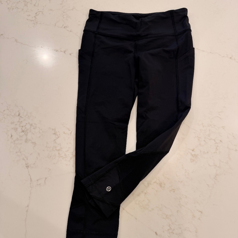 Lululemon Women’s Black Cropped Leggings Size 4 Zip Pocket Athletic Yoga Pants